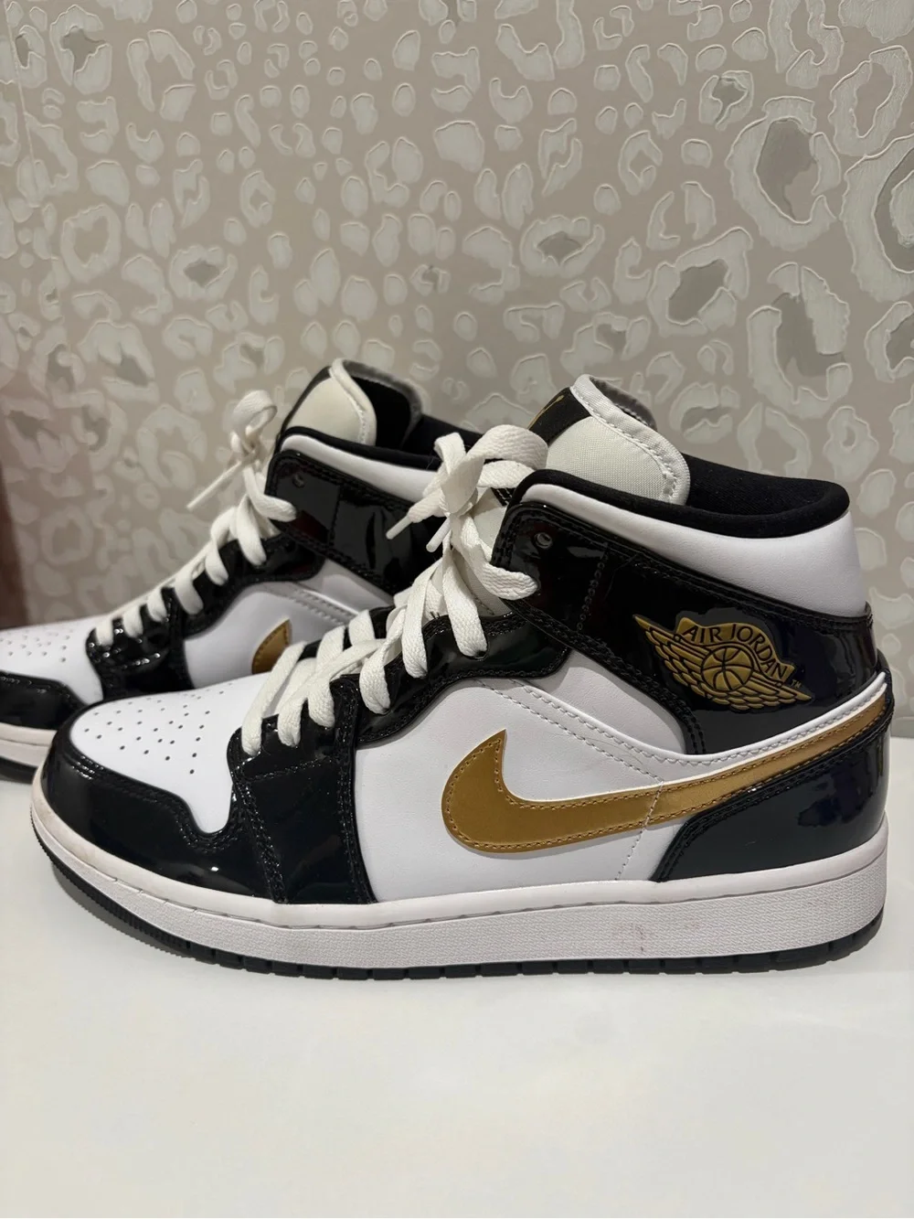 Jordan Mid Sneakers - White/Black/Gold